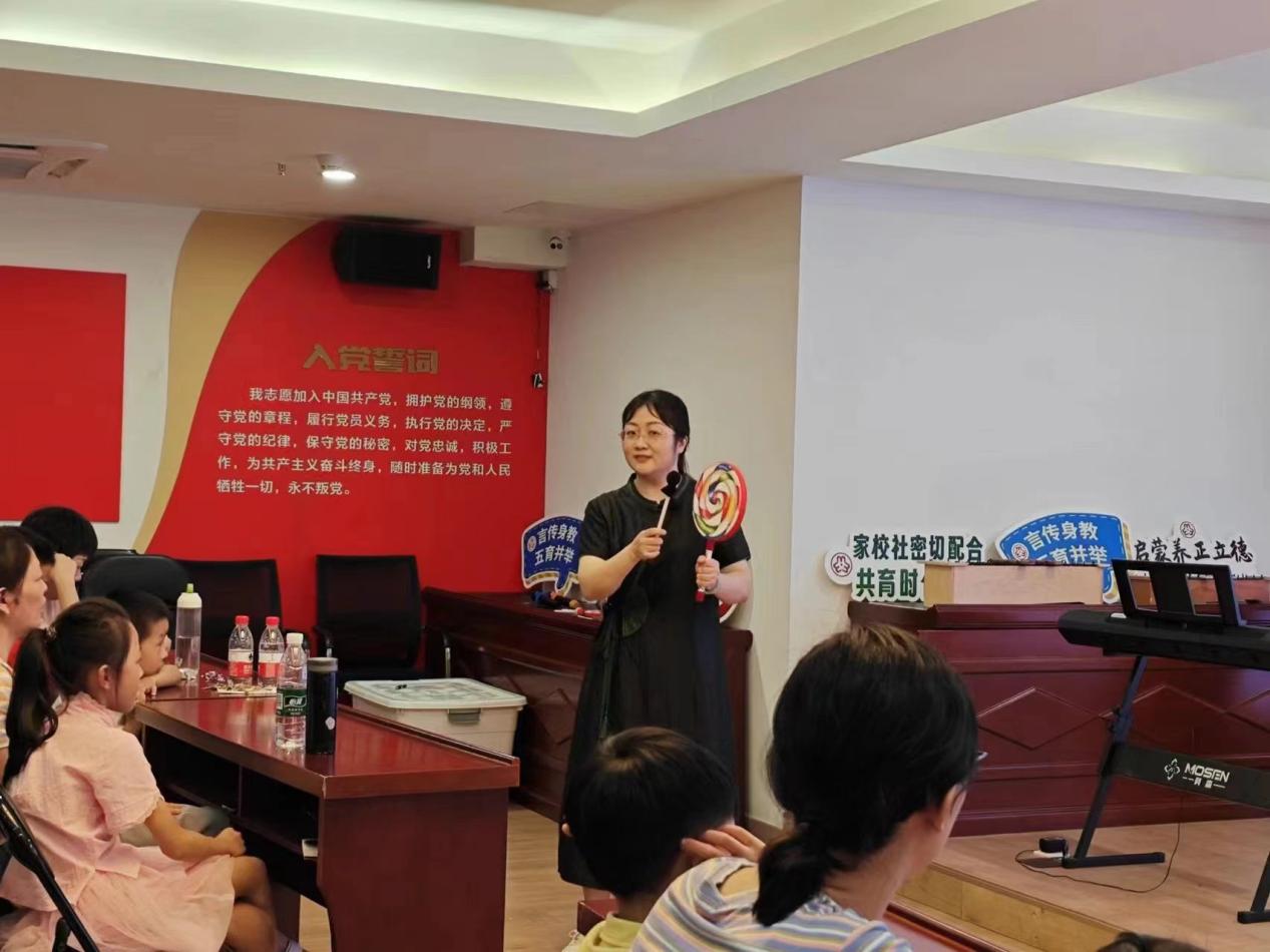 图2-4:蔡映惠老师授课中