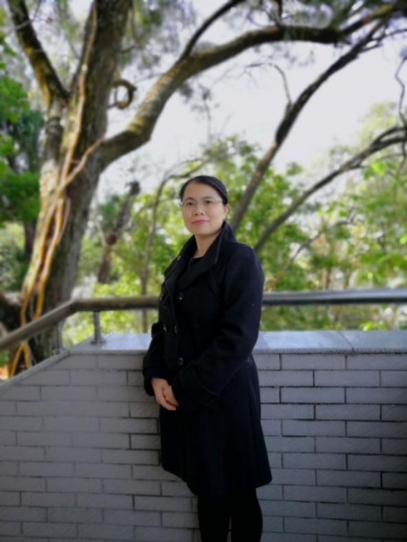 说明: D:\1.心理咨询中心工作\7、心理相关\2020-2021\202103心理成果展(海报没有做)\4.师生团队\4.心理咨询师介绍\心理咨询中心主任朱婵媚(五山校区).jpg