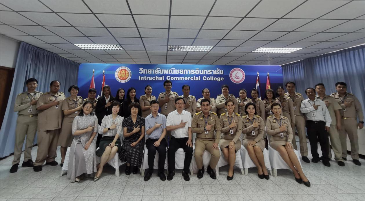 图:代表团一行与因他猜商业学院深入交流